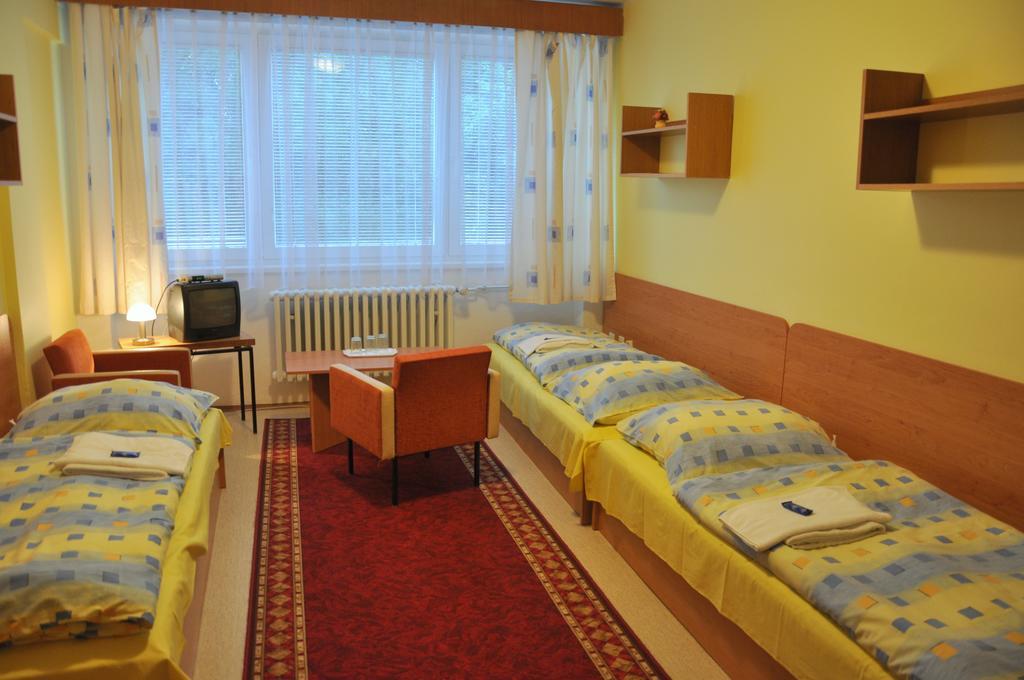 Hotel Komarov ブルノ エクステリア 写真