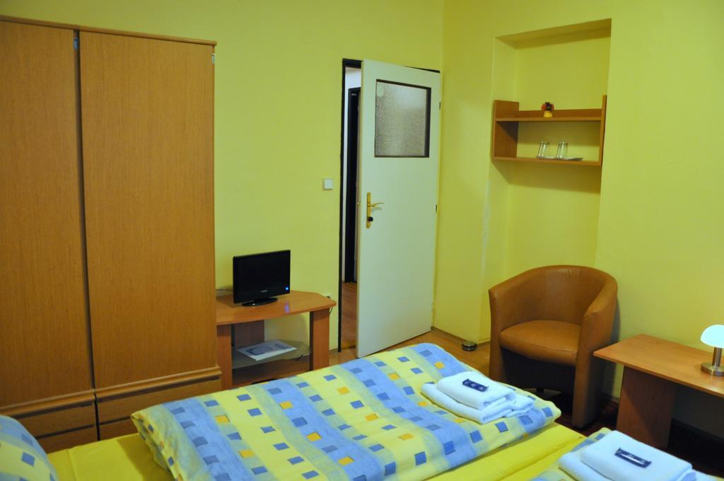 Hotel Komarov ブルノ エクステリア 写真