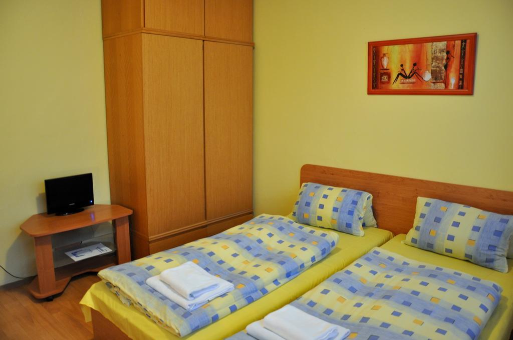 Hotel Komarov ブルノ エクステリア 写真