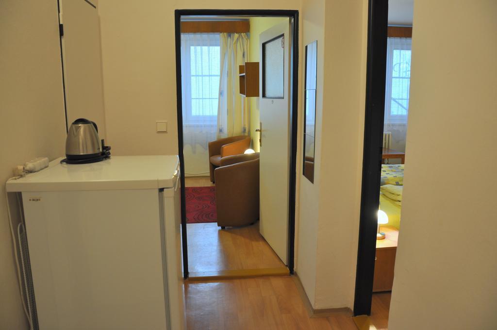 Hotel Komarov ブルノ エクステリア 写真