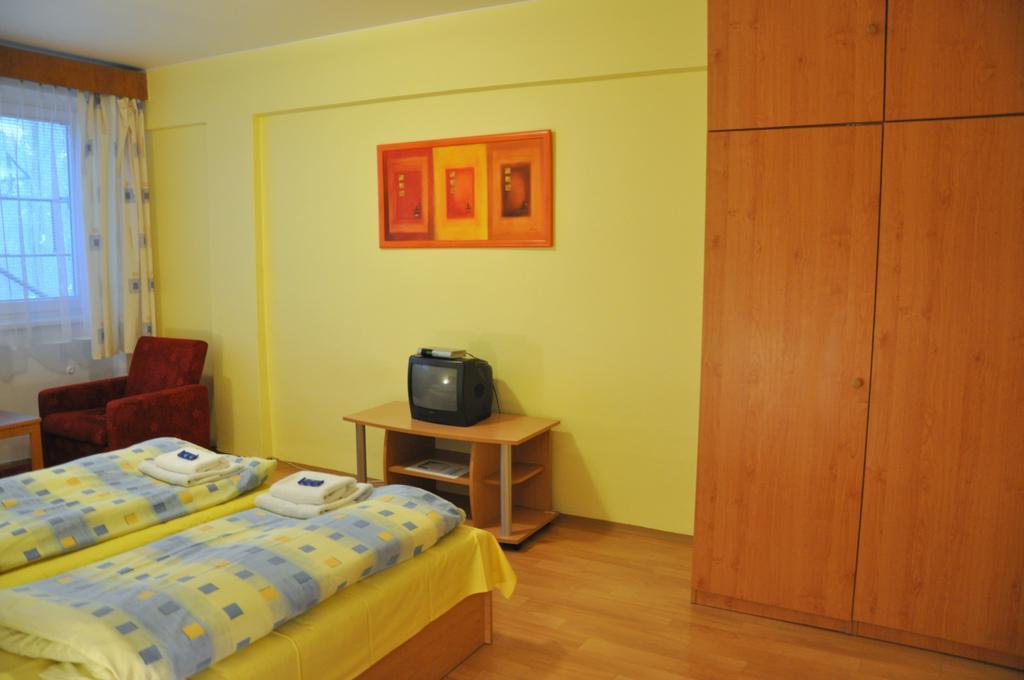 Hotel Komarov ブルノ エクステリア 写真