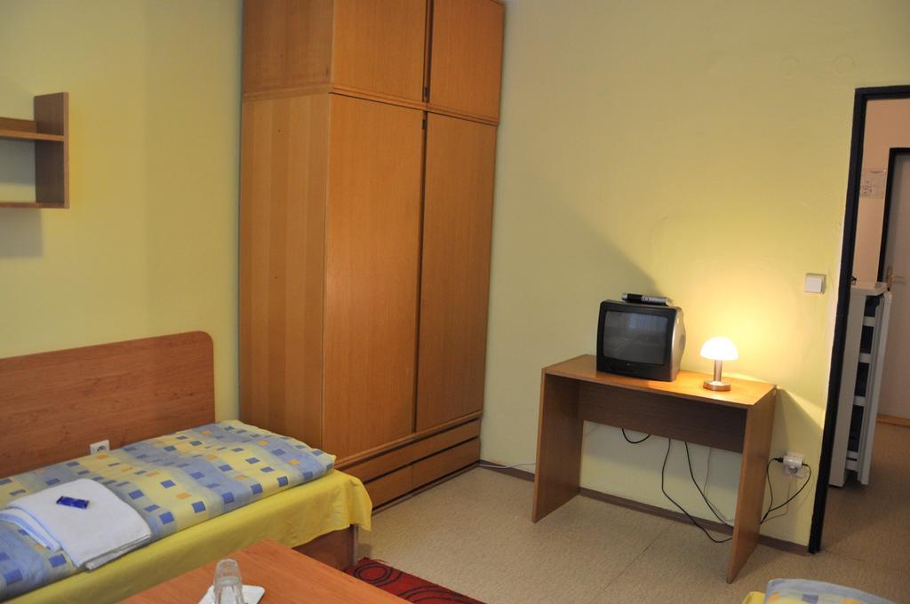 Hotel Komarov ブルノ エクステリア 写真